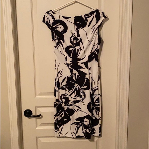 Le Chateau floral dress - Picture 2 of 5